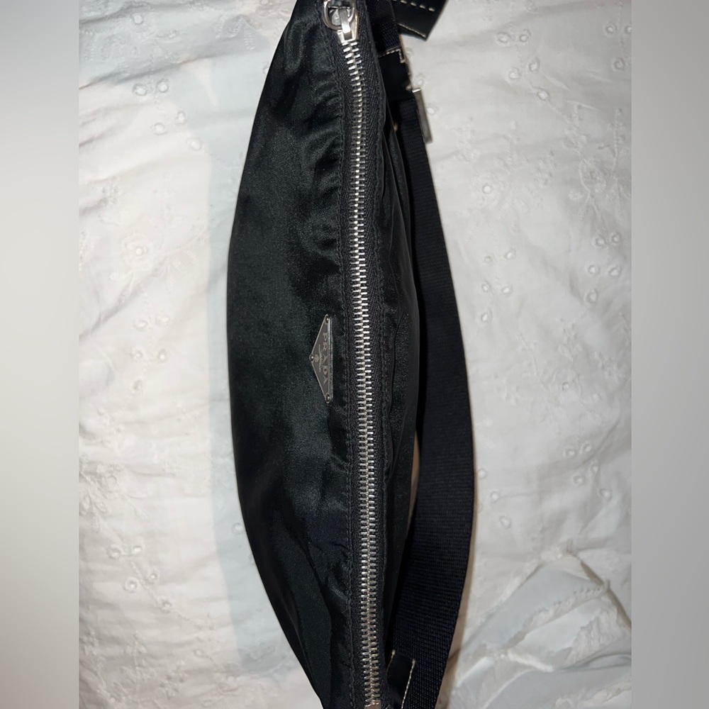AUTHENTIC PRADA Vintage re-nylon shoulder bag, black. Comes with dust bag. - Picture 4 of 11